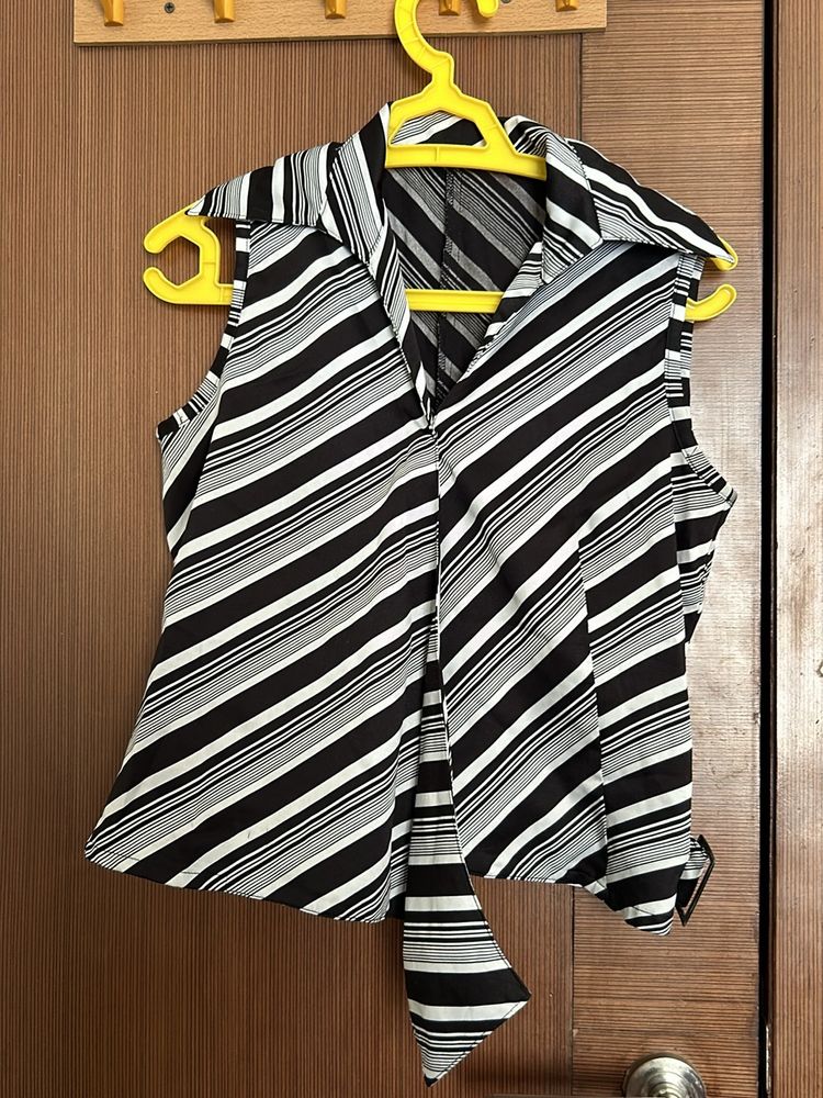 Collared Sleeveless Black N White Striped Top