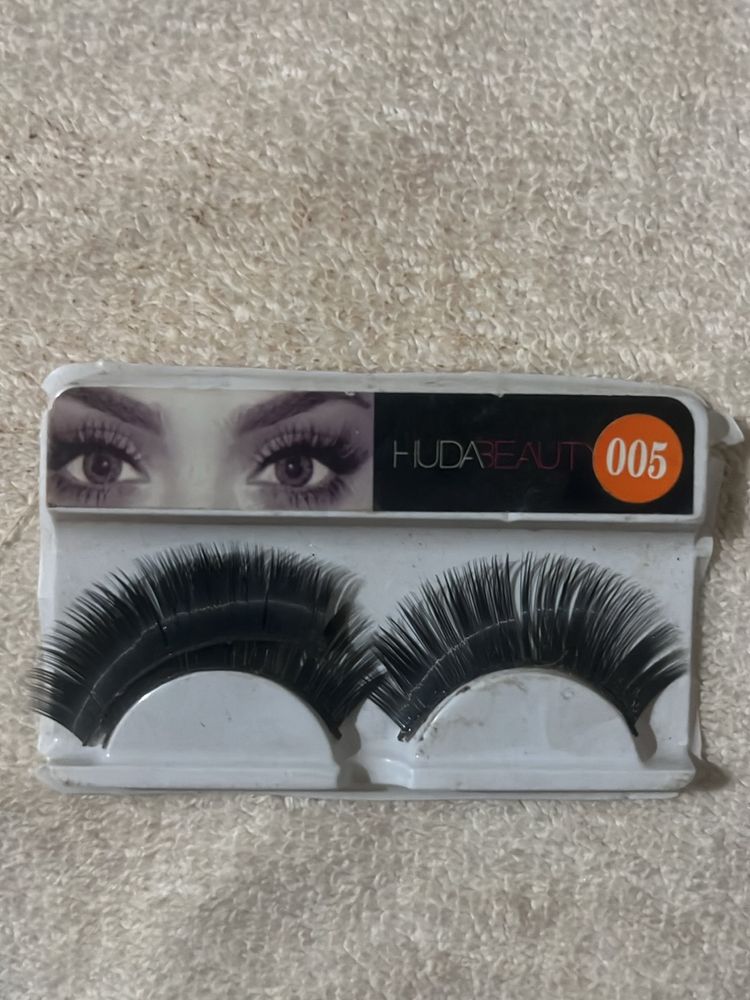 HUDA Beauty Eyelash