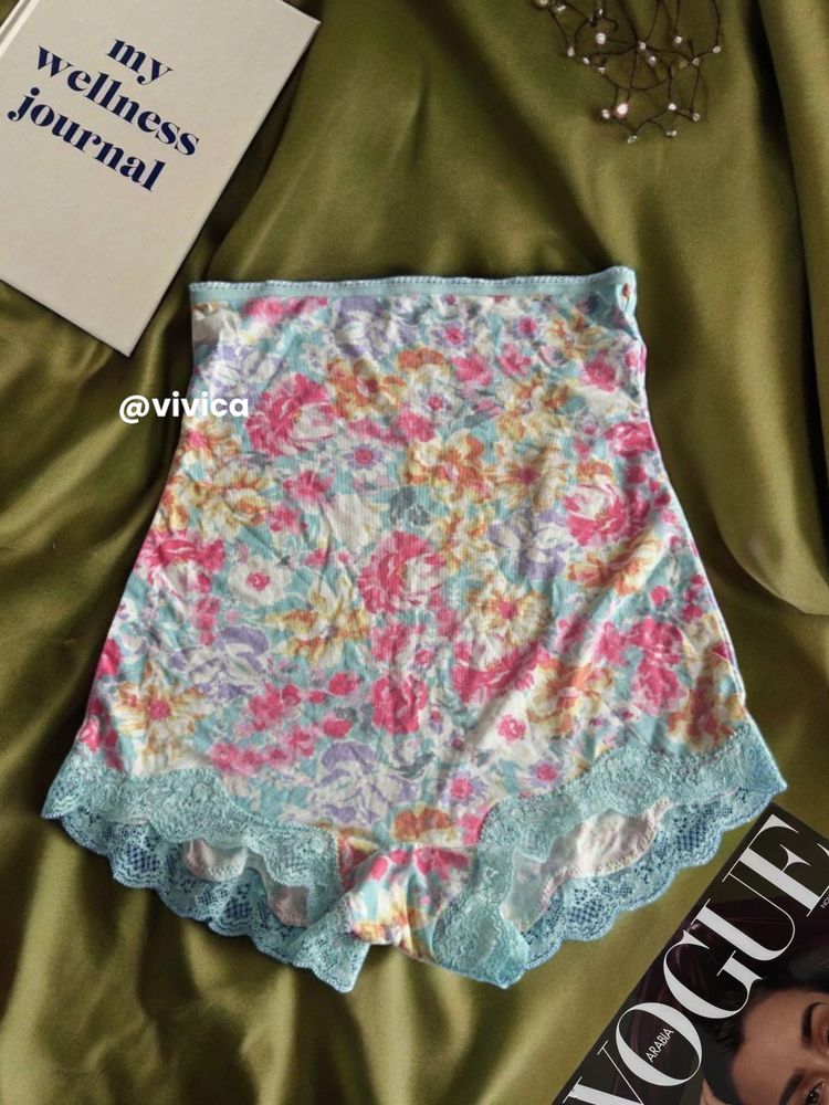 🇨🇦Imported Peach John High Waist Panty Shorts