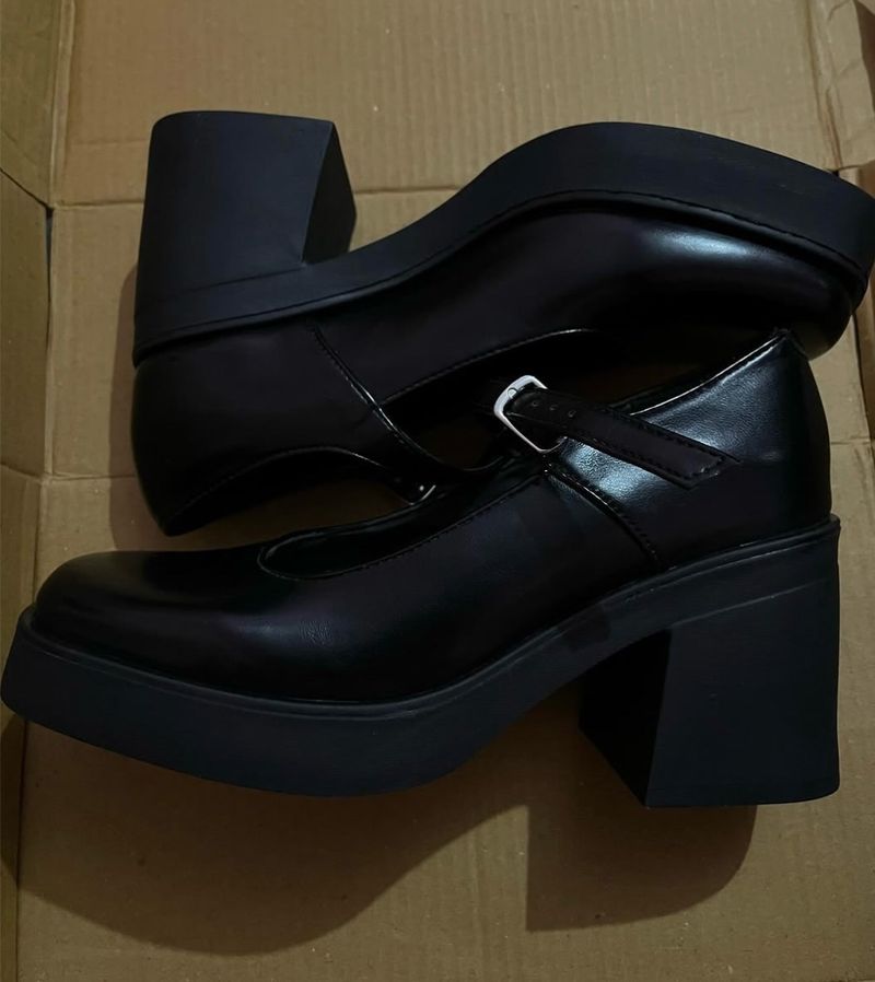 Aesthetic Black Wedges