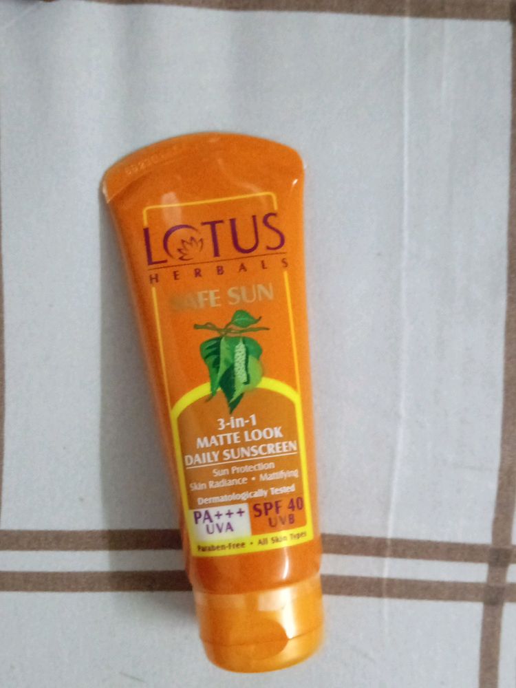 Lotus herbals 3-in-1 Matte Look Daily Sunscreen