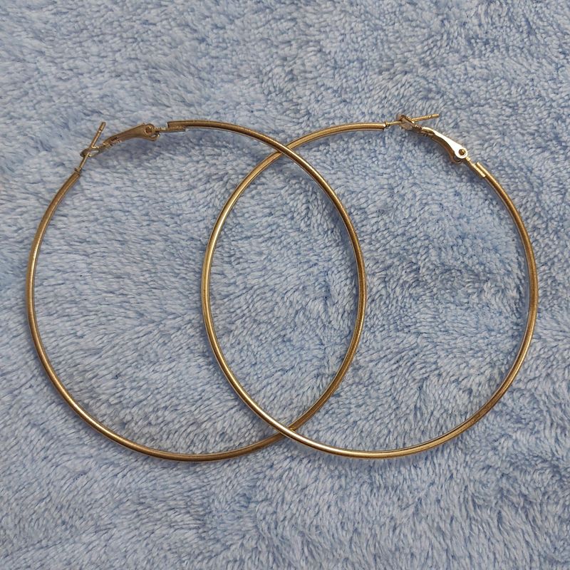 Hoops earrings