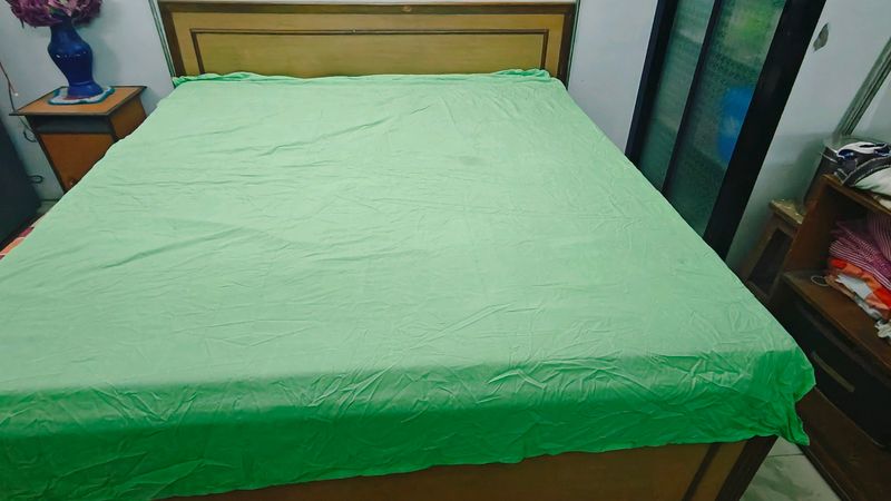 Green Bedsheet