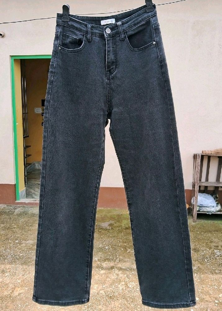 Y2k straight charcoal jeans.