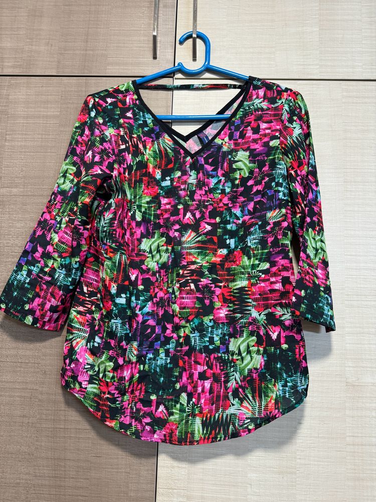 Pretty Multicolour Top