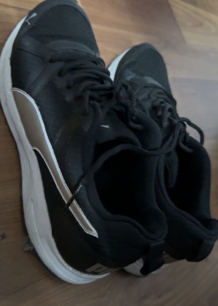 Black PUMA Original Sneakers Like New