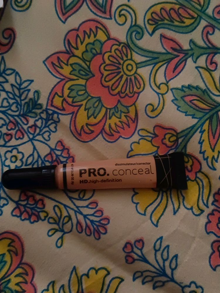 Concealer In Shade Medium