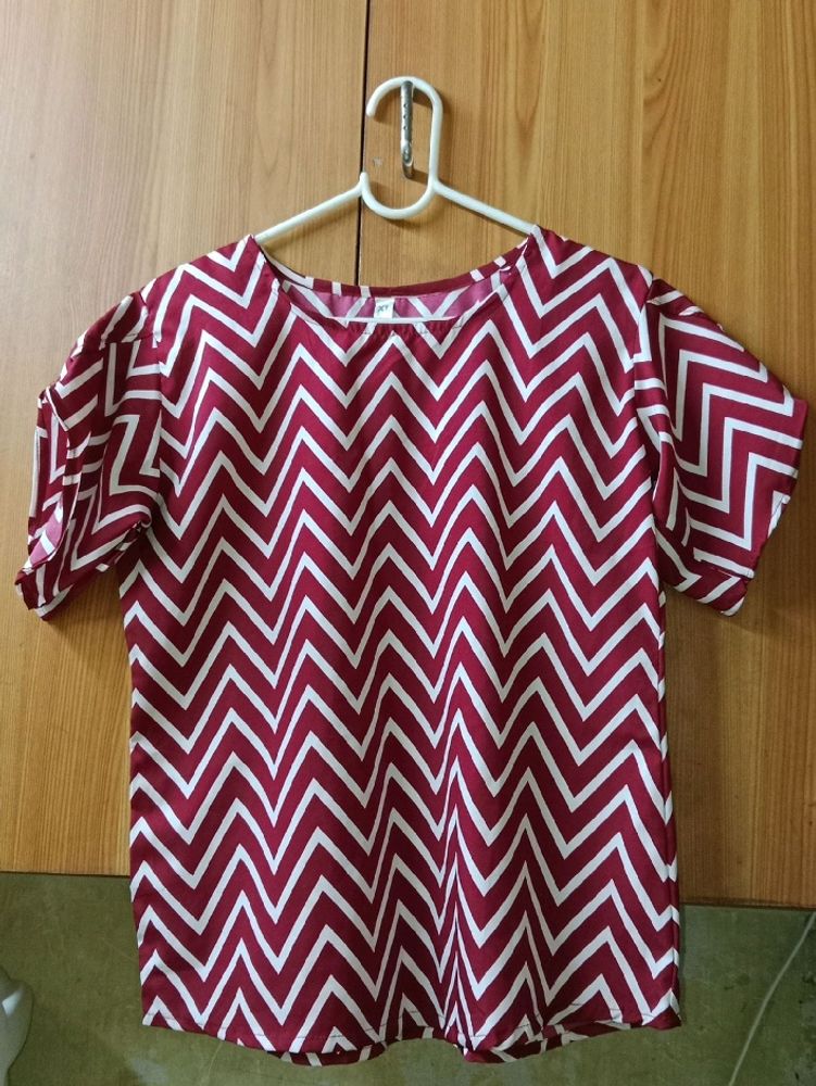 RED DESIGN SLEEVES TOP