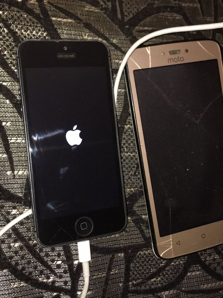 iPhone 5 64 GB & Moto C Plus