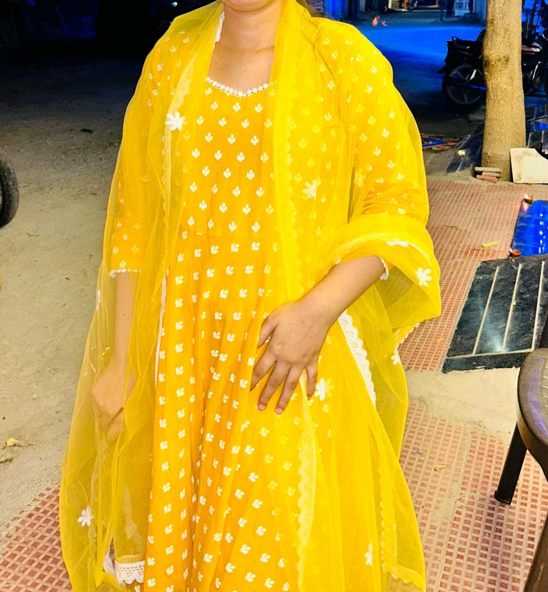 🎉3 Piece Yellow Anarkali 🎉Hury Grab It!