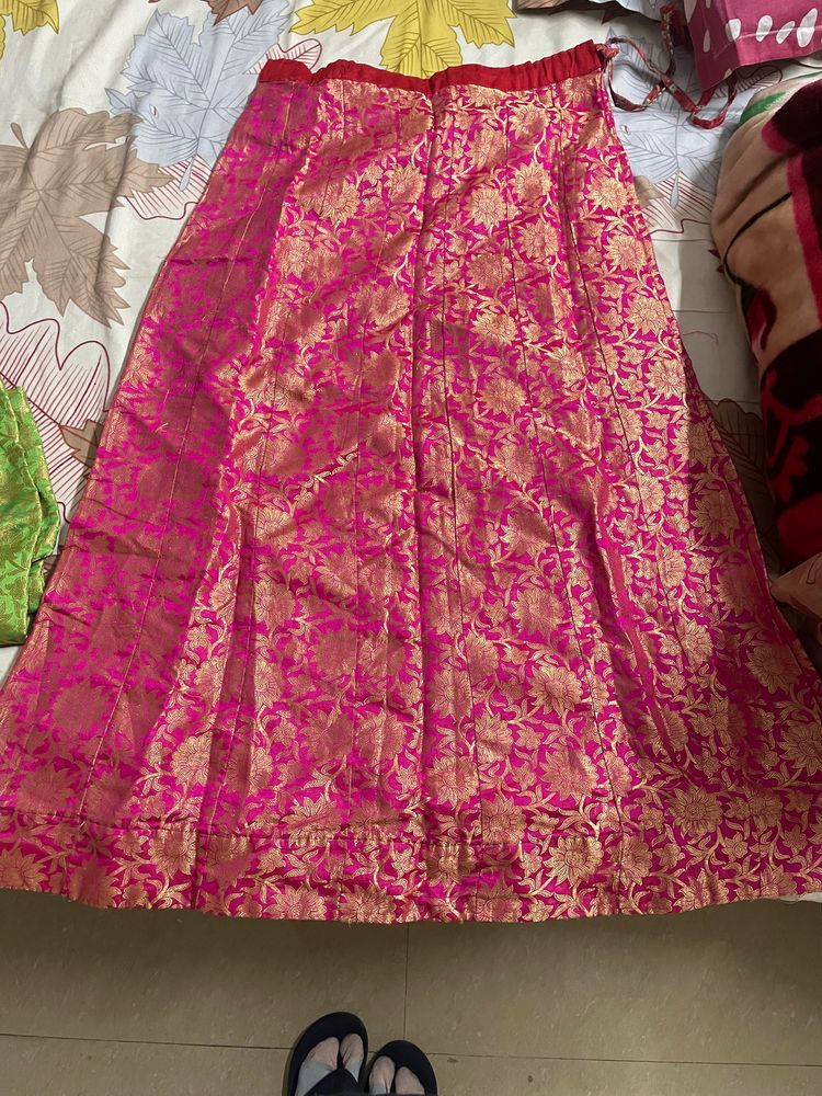 An Ethnic Pink Color Skirt With Drawstrings