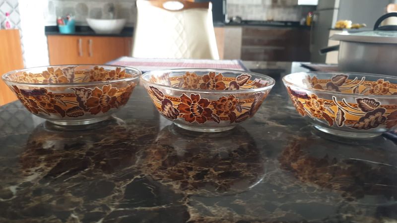 Set Of 3 Glass Serving Bowls