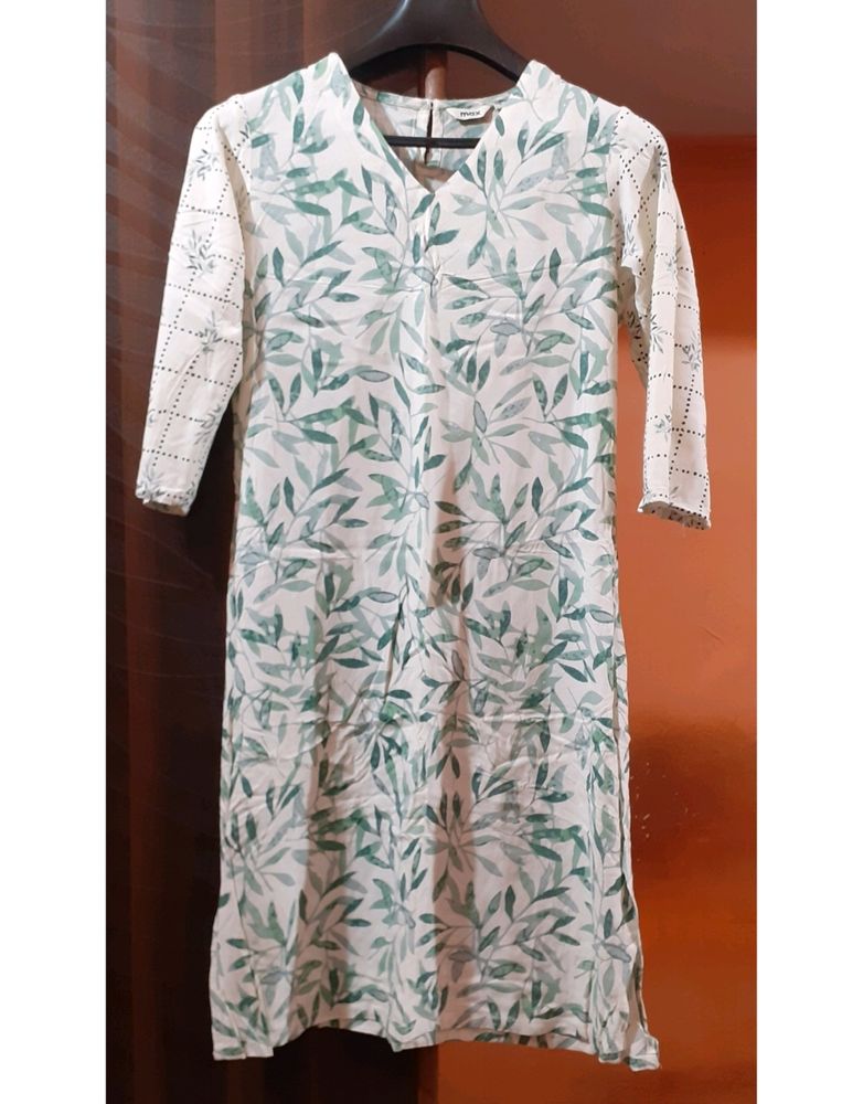 4 KURTIES (DUE TO SIZE ISSUE SELLING HERE)