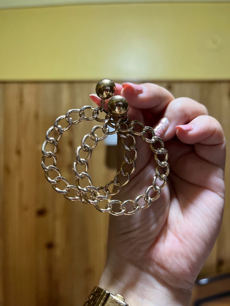 Large hoop earrings. 🌼