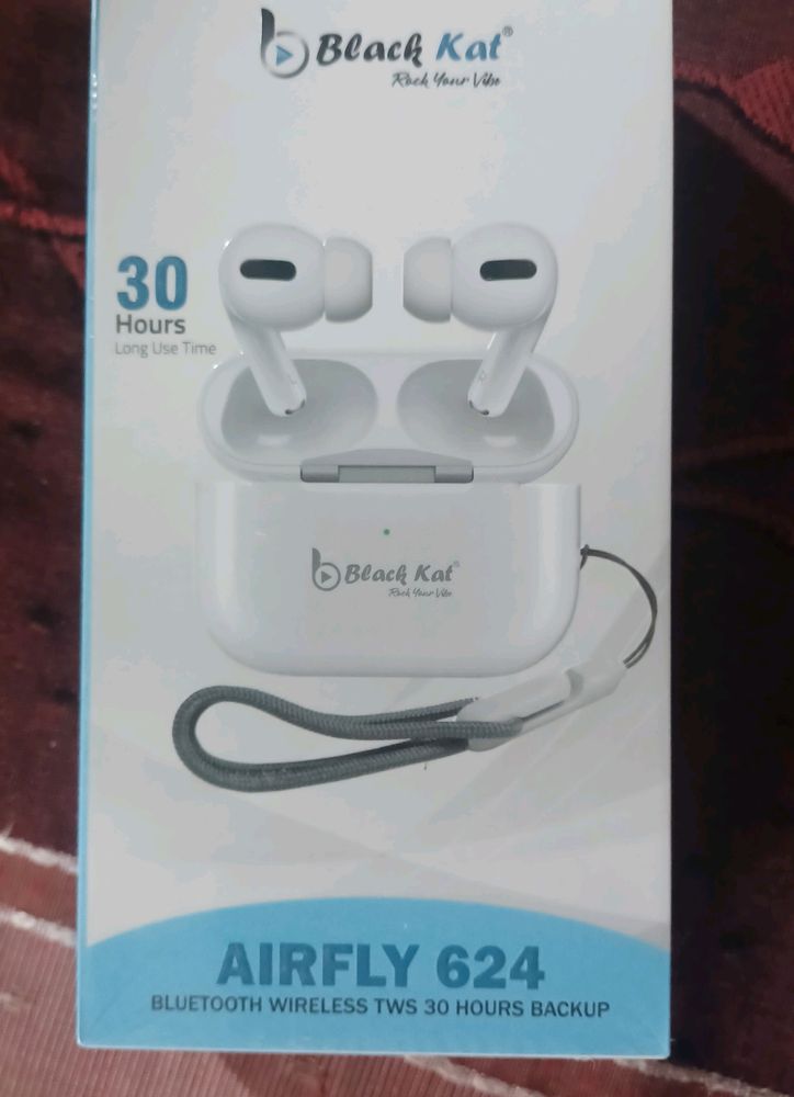 Black Kat Earbuds