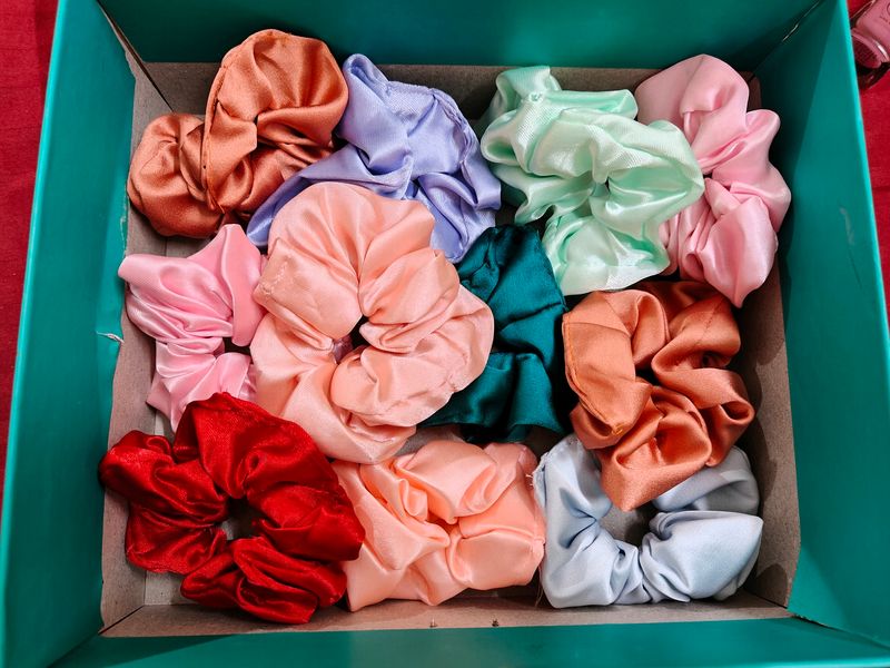 11 Satin Scrunchies 🔥