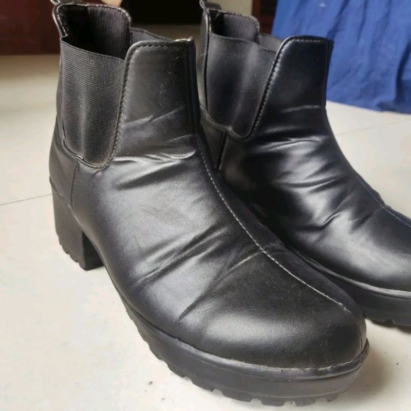 Selbro Black Boots In Size 8