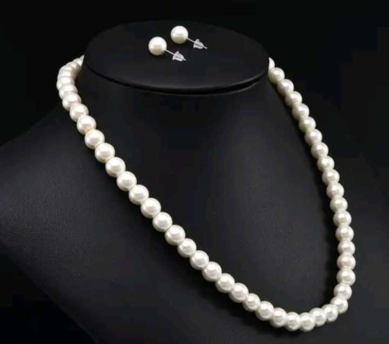 White Pearls Necklace