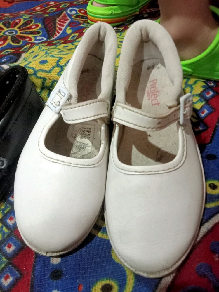 Kids School Shoe White At 99rs Or 700coins