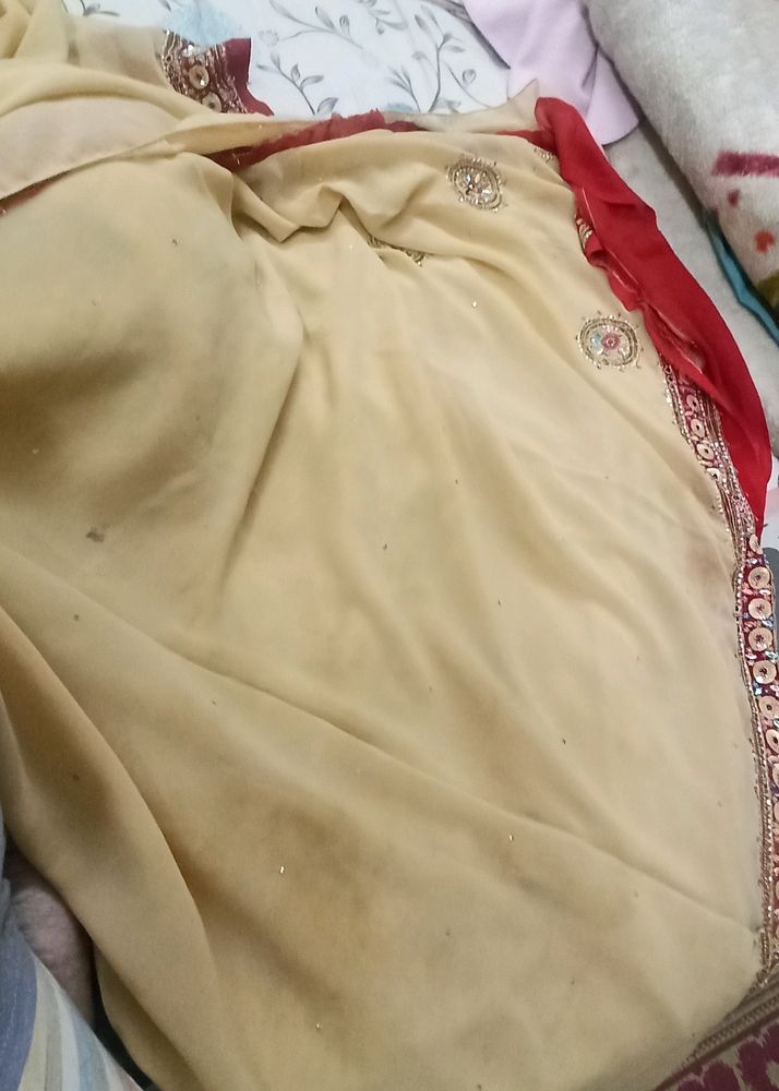 Cream Nd Red Saree