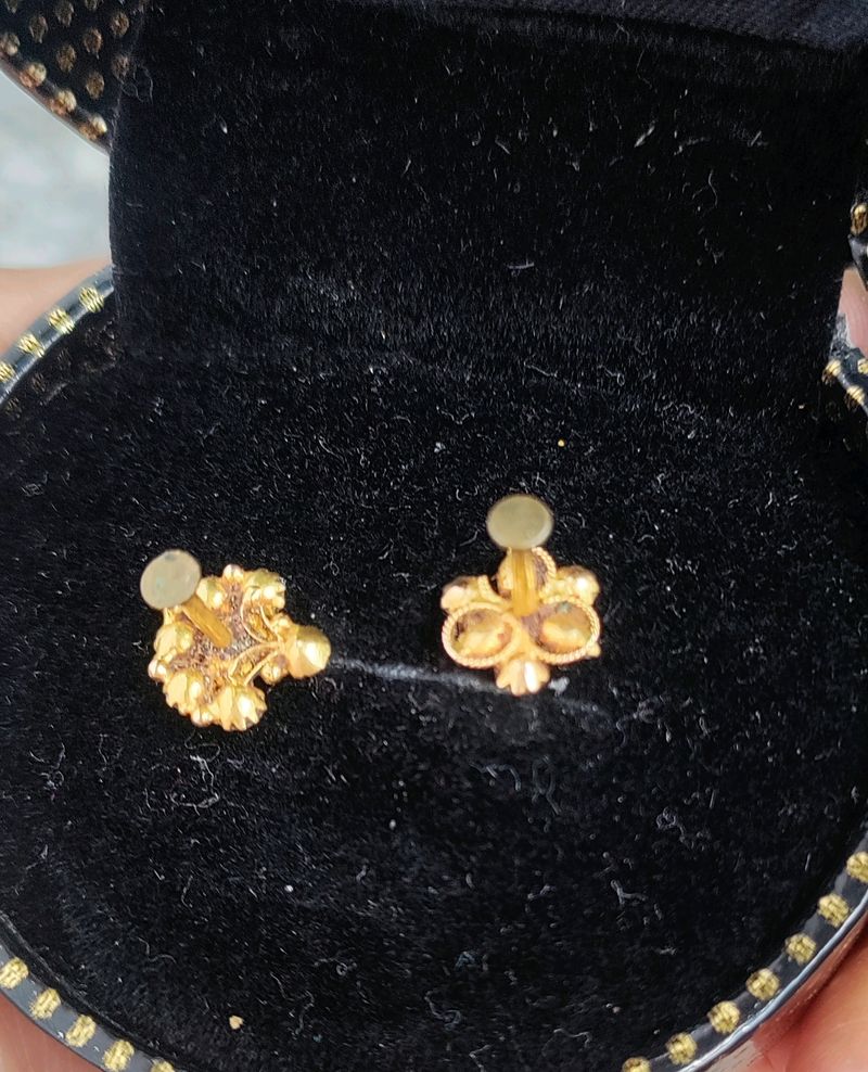 2 Pure Gold Noise Flower Pins