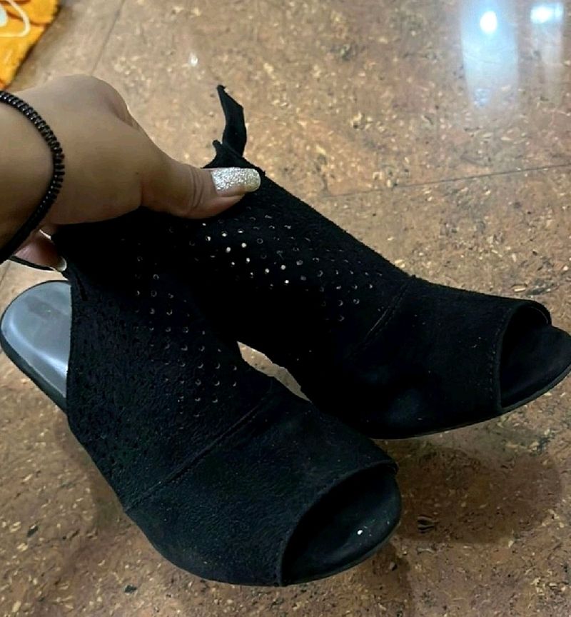 MARC LOIRE BRANDED BLACK HEELS FOR WOMEN