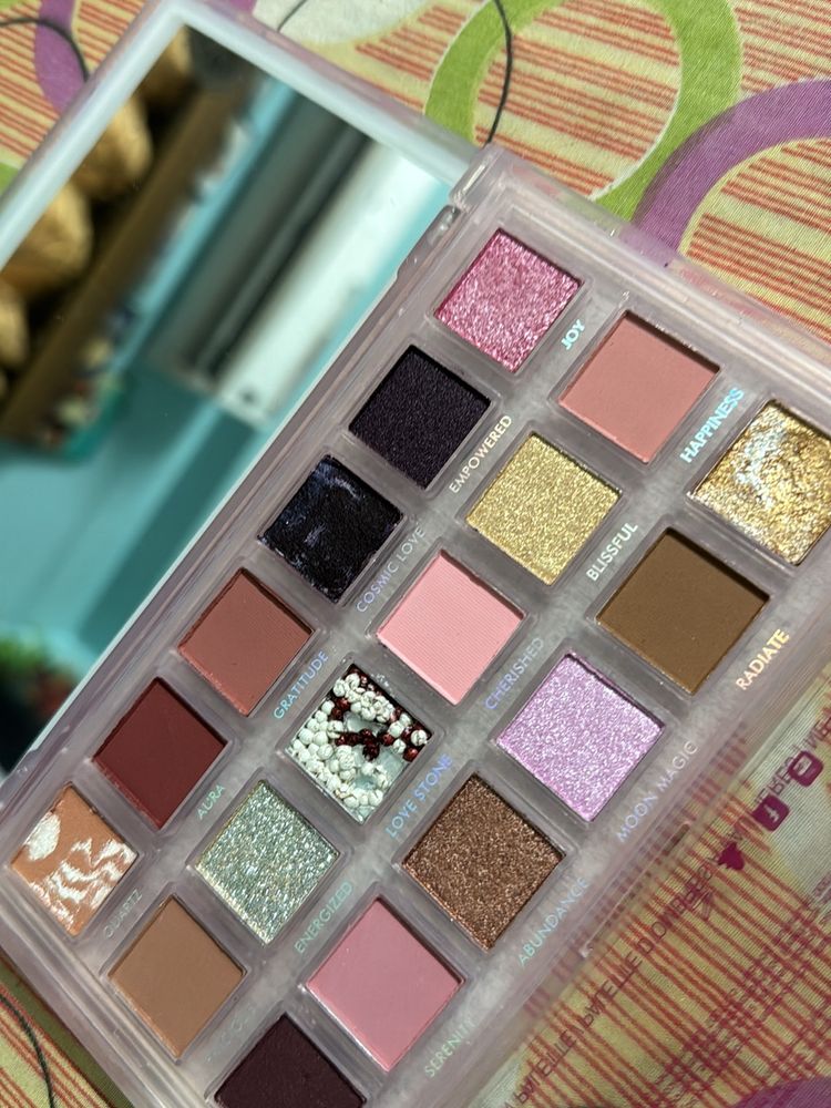 HUDA Beauty Rose Quartz Dupe Eyeshadow Palette