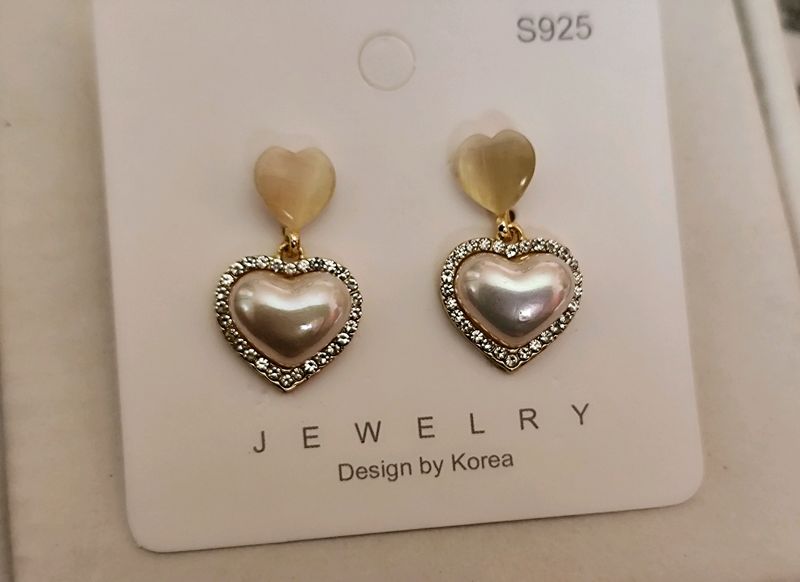 Classy Korean Pearl Drop Earrings.