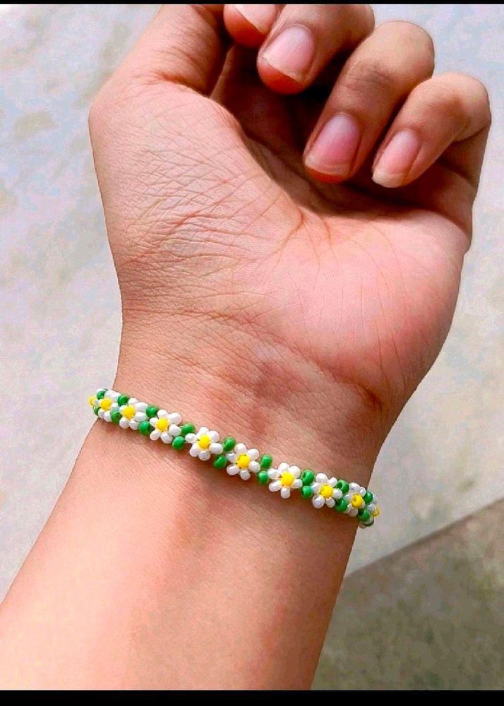 Cute Flower Bracelet 🌼