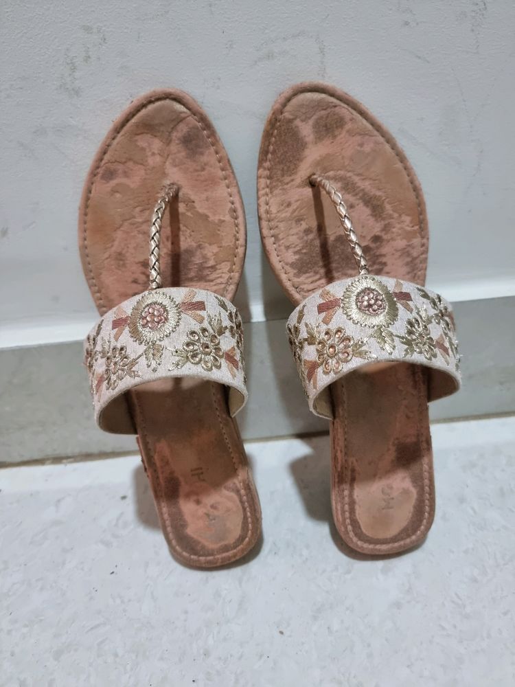 Mochi Ethnic Flats