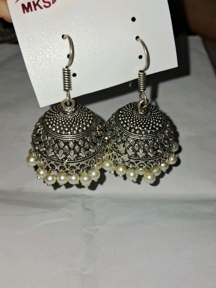 Silver Colour Jhumka Set With White Moti