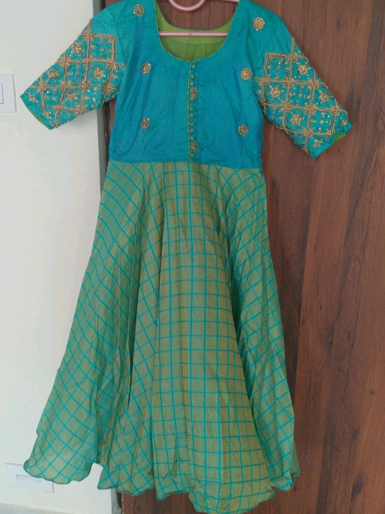 Traditional Short Gown