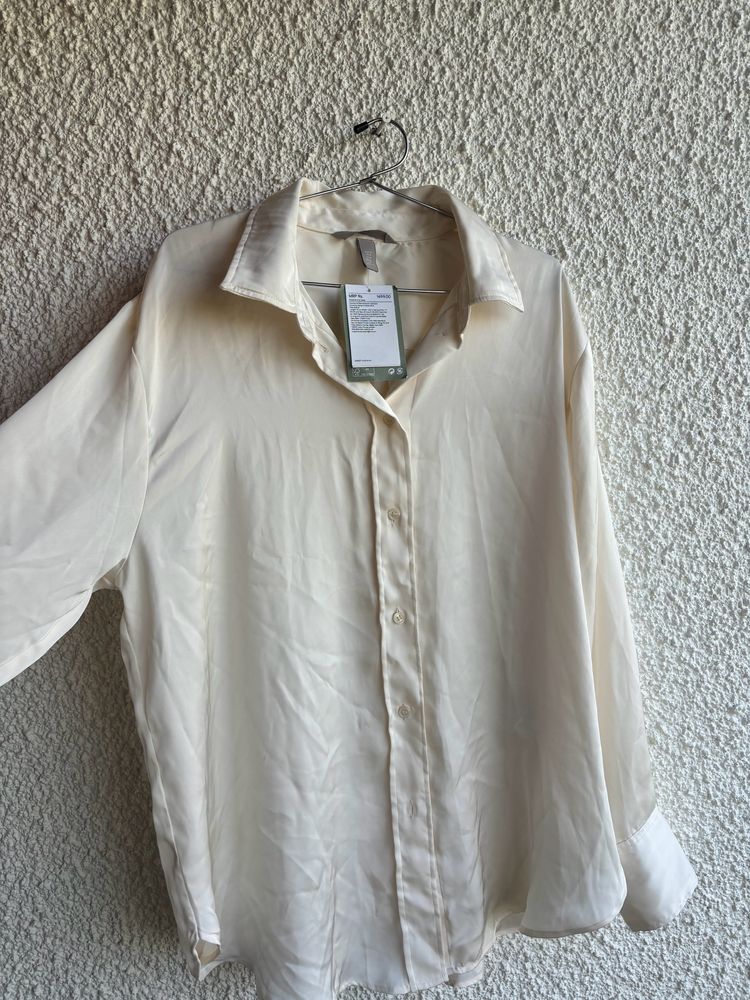 V-neck Oversized Blouse H&M