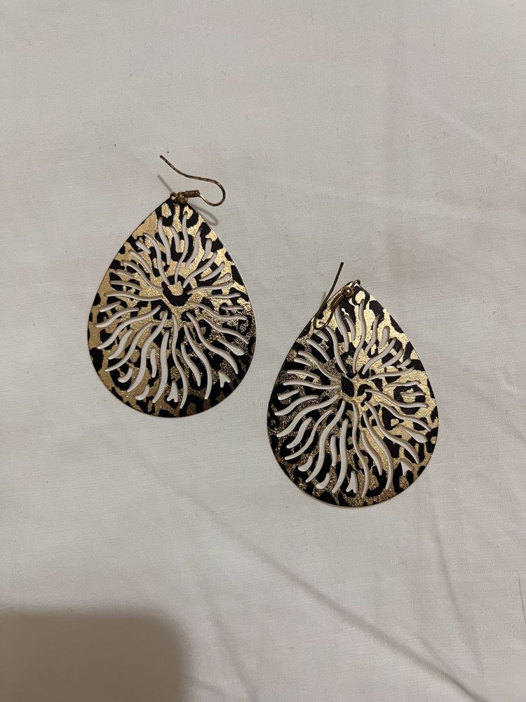 Claire’s Drop Earrings