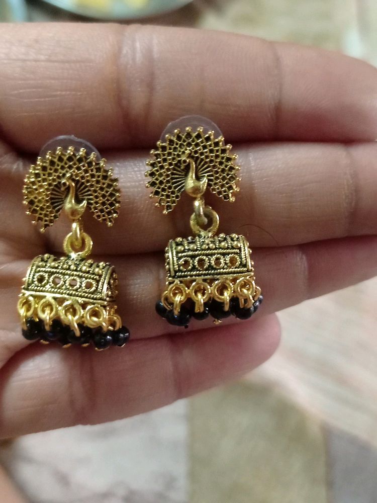 Small Earing With Beautiful Design