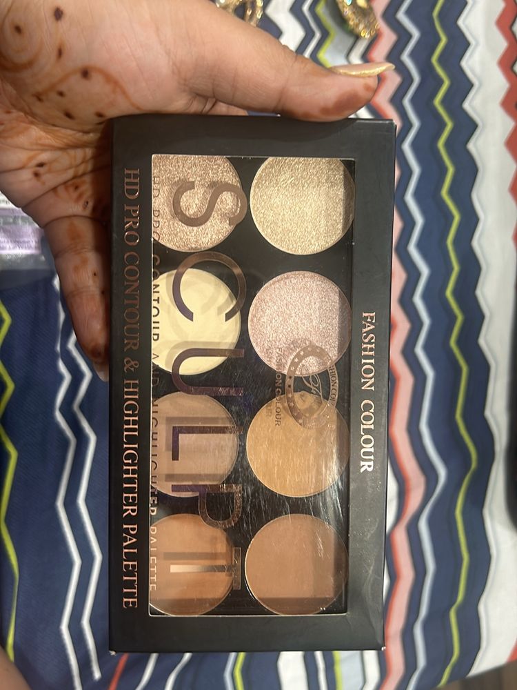 Fashion colour CONTOUR AND HIGHLIGHTER PALLETE