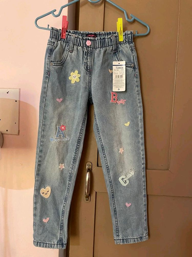 Girls Denim Jeans With Embroidary, 7-8 Yrs