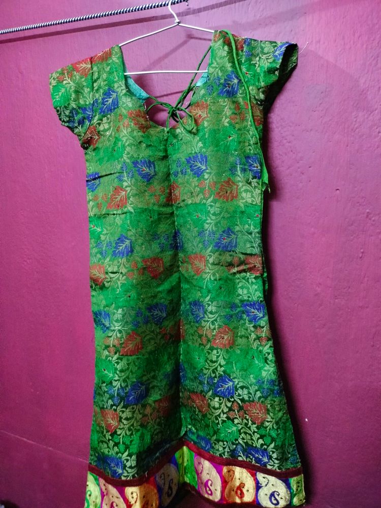 GREEN KURTI