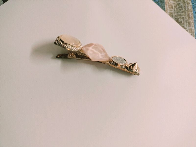 Hair Clip With Beautiful Stones❣️