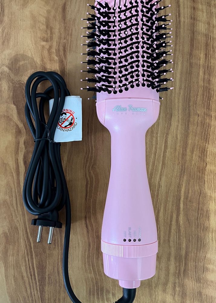 Alan Truman Pink Blow Brush