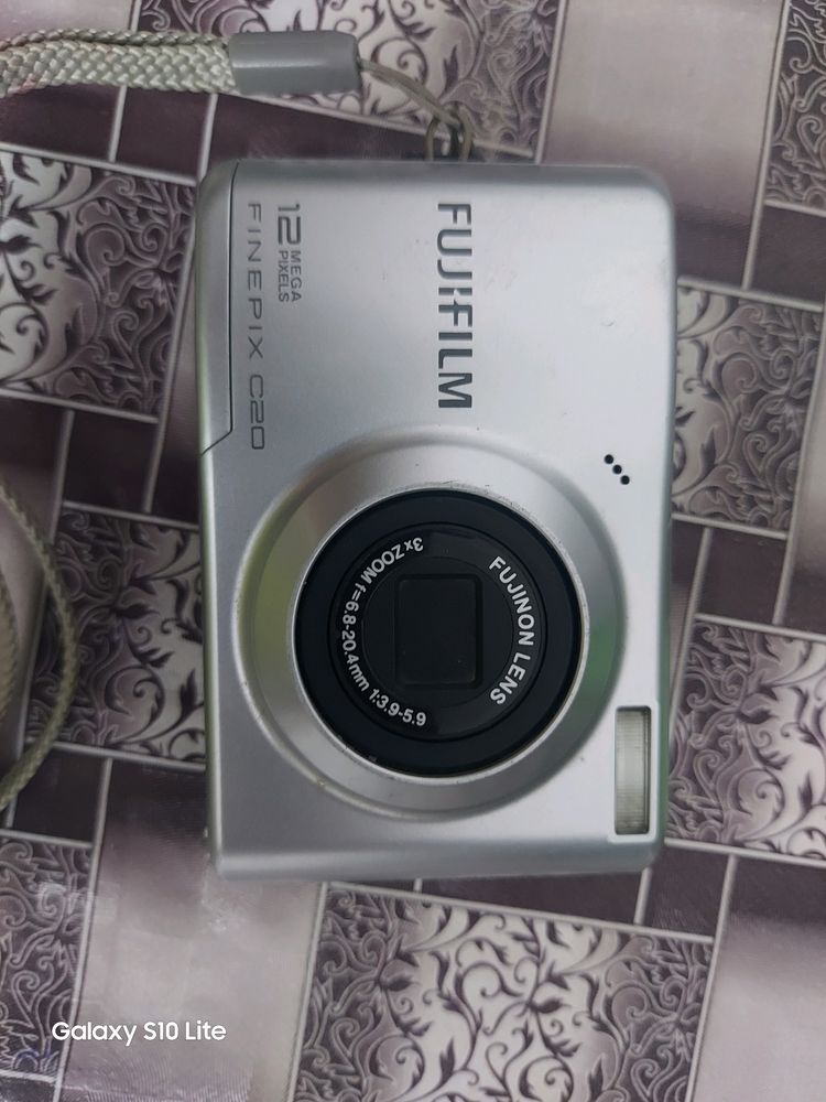 Fujifilm Finepix C20 Camera[working]