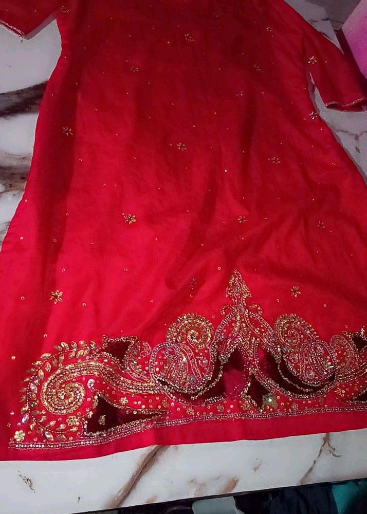 Bhut Khubsurat Silk Suit