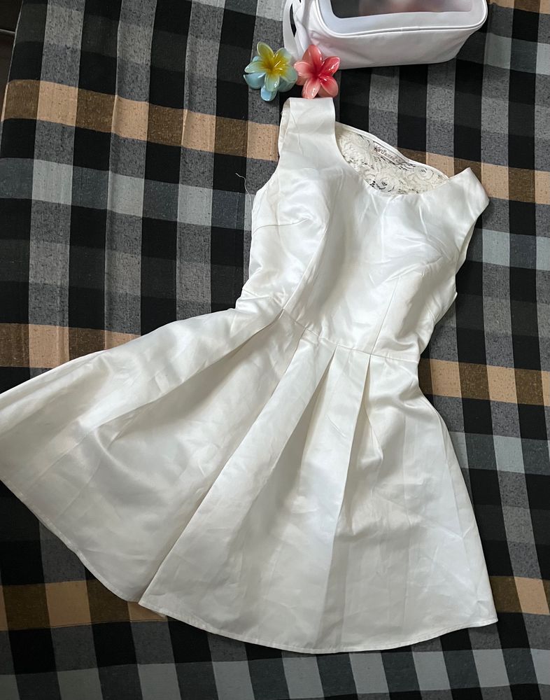 Pretty White Dress With Back Bow Design