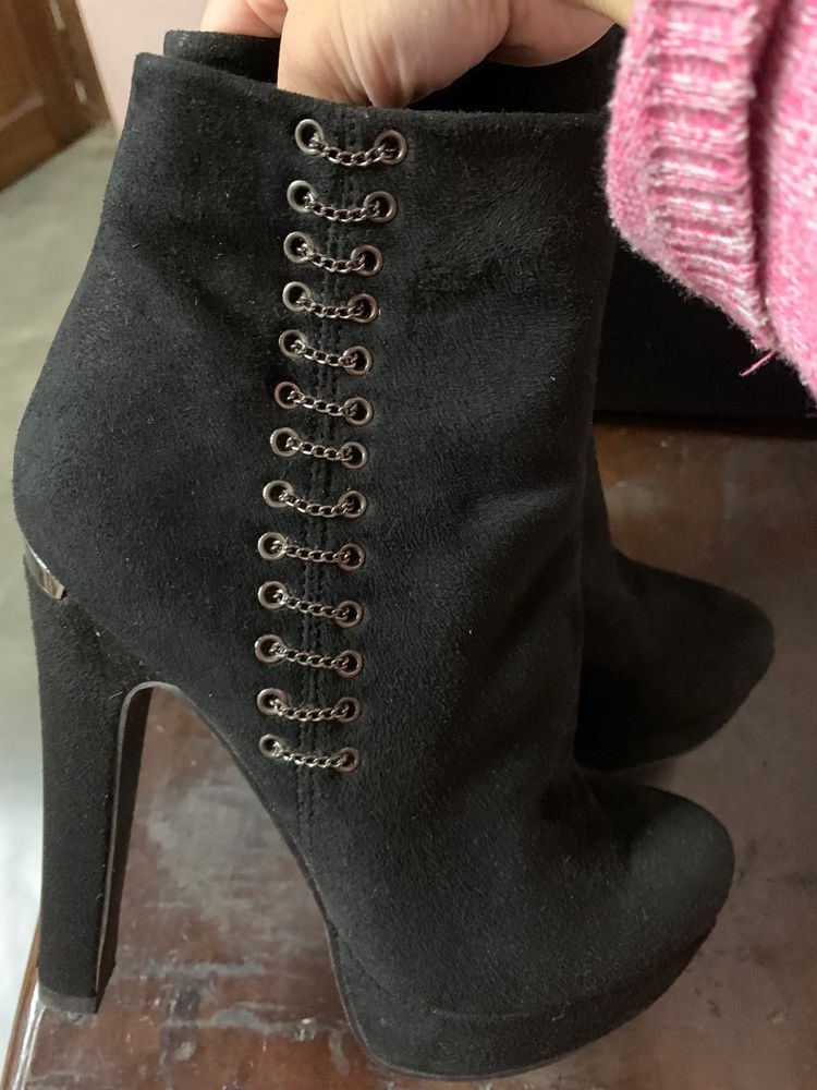 Metro Ankle Boots