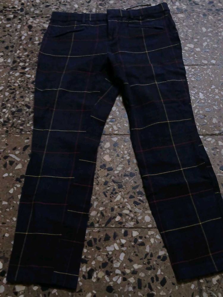 Its an skinny jeans for girls with checks design