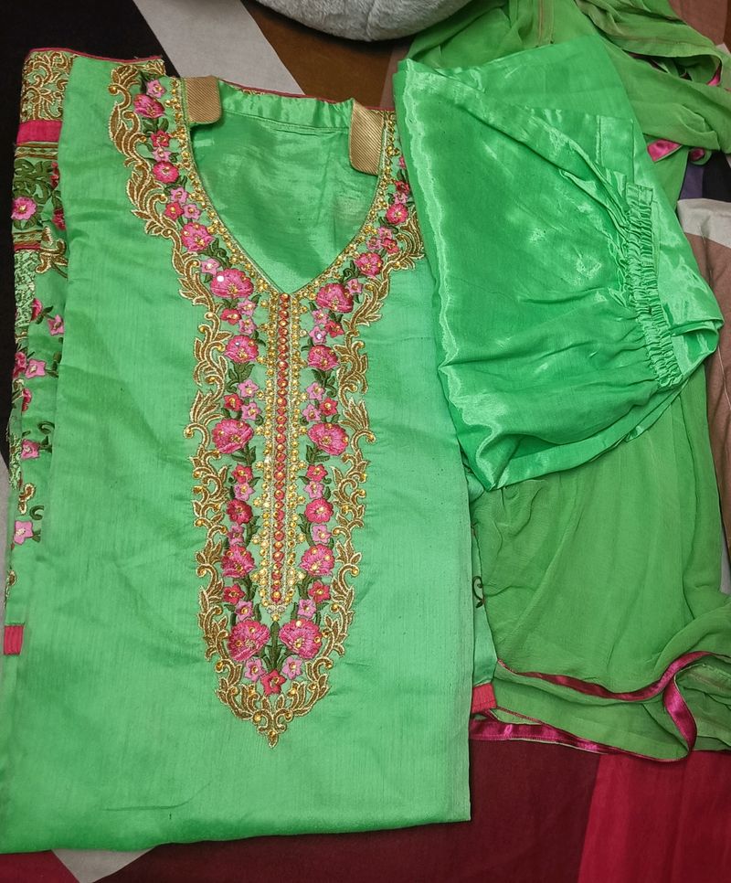 Elegant Green Embroidered Suit Set With Dupatta