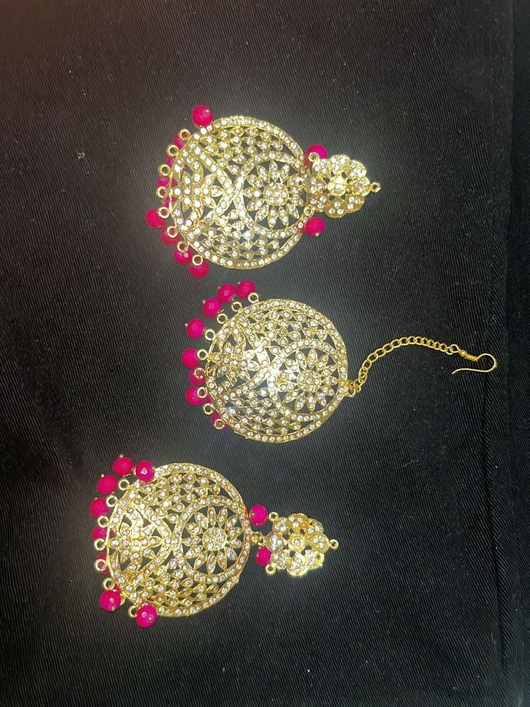 Light Weight Beautiful Earings With Mangtikka