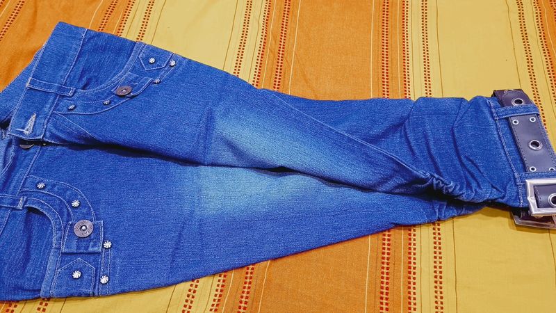 Blue Denim Capri With Knee Belt