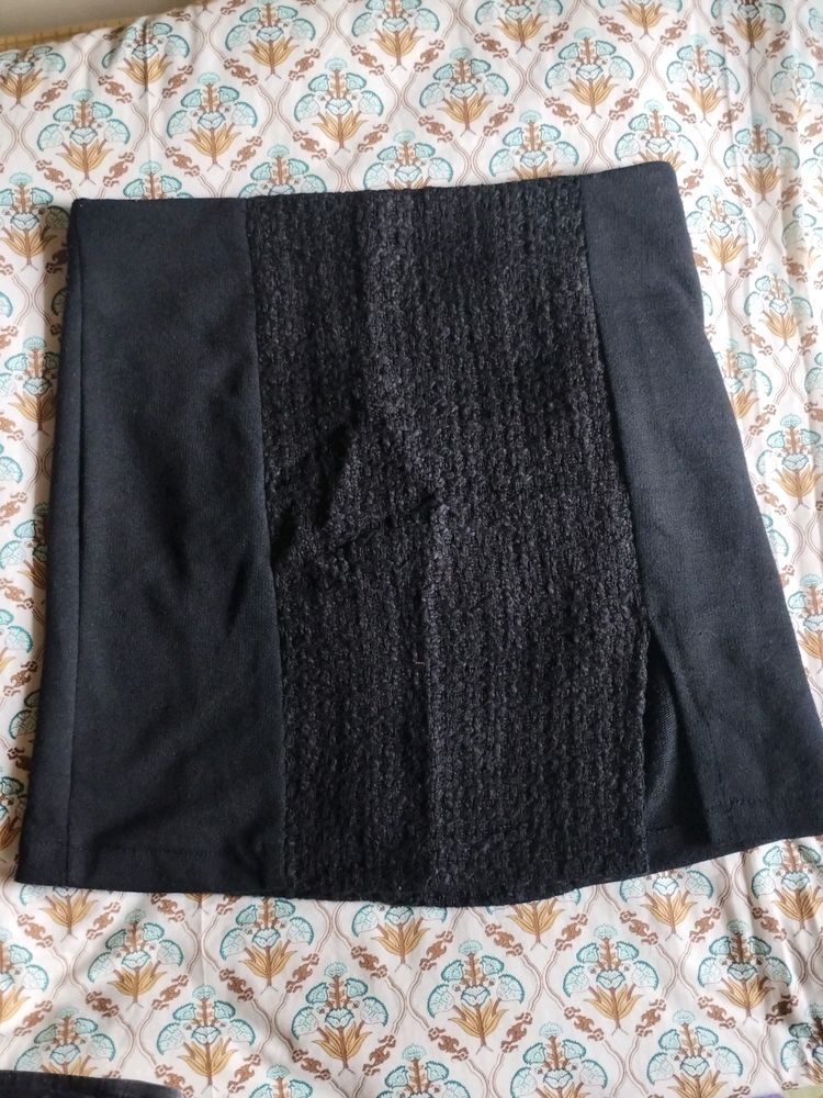 Black Solid Mini Skirt