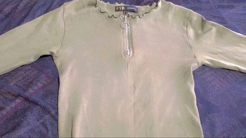 This Olive Green Top Is Perfect For Outings 🍃